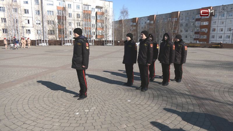 Юнармейцы Сургута приняли участие в смотре строевой подготовки
