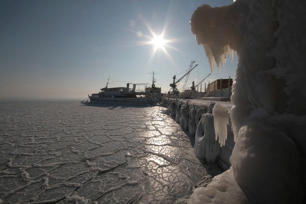 Впервые за 30 лет Черное море покрылось льдом 3
