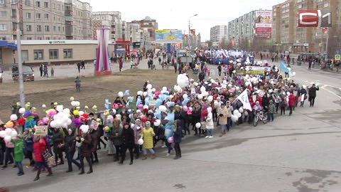 Первомай прошагал по Сургуту. В праздничной демонстрации приняли участие около 60 тысяч человек