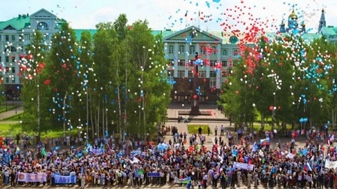 С флешмобами, соревнованиями, парадом судов и салютом. Как Югра собирается отметить День России?