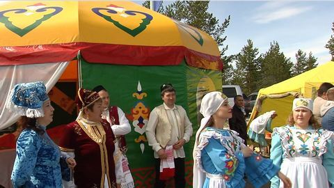 Устроили Сабантуй. В Нижнесортымском в День России отмечали татарский национальный праздник