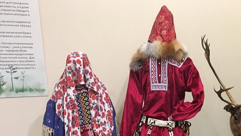 В Ханты-Мансийске открылась выставка, где показаны свадебные обычаи северных народов