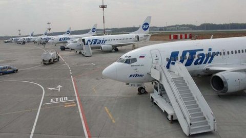 Пассажиры сразу двух рейсов на весь день застряли в аэропорту Сургута