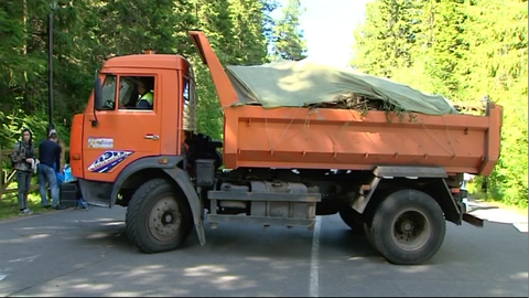 Более 200 югорчан собрали несколько грузовиков мусора в природном парке «Самаровский чугас» в Ханты-Мансийске