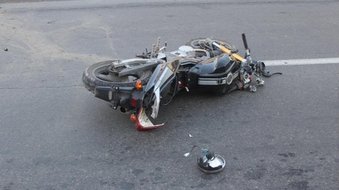В Сургуте насмерть разбился 20-летний байкер, его пассажир в реанимации в крайне тяжелом состоянии. ФОТО
