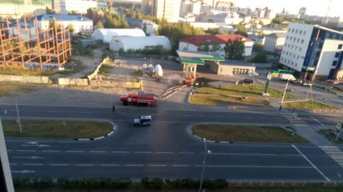 СРОЧНО! В Сургуте на автозаправке по улице Мира произошел взрыв. ФОТО, ВИДЕО
