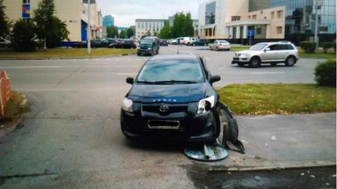 В Сургуте автоледи спровоцировала ДТП, в котором сама и пострадала 