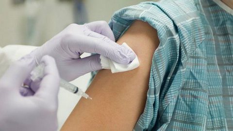 В Югру завезли первую партию вакцины от гриппа. Около 130 тысяч доз распределили по детским поликлиникам