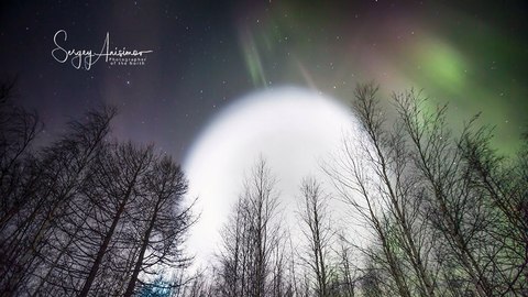«Инопланетяне, портал, конец света?» На севере России запечатлели необычное сияние в небе