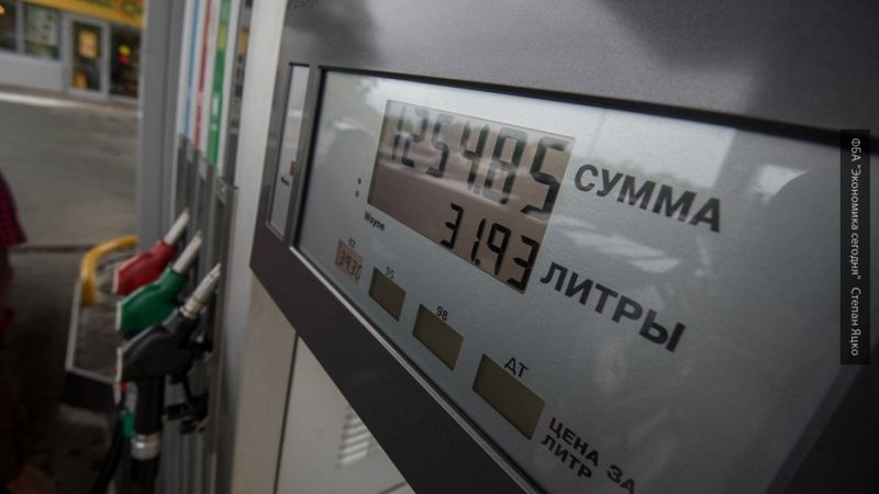 50 рублей за литр - не предел. Эксперты заявили о грядущем росте цен на бензин в РФ