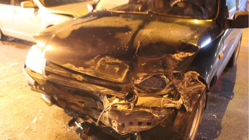В Сургуте Chevrolet Niva столкнулась с автобусом и Toyota: пострадали двое детей