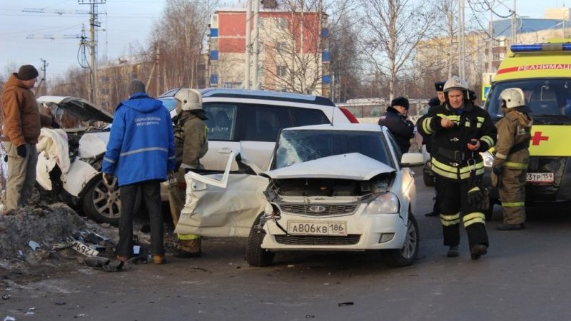 Смертельное ДТП в Нефтеюганске. Погиб пассажир одной из машин. ВИДЕО