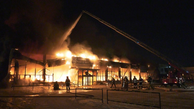 Главная версия — поджог. На Ямале ночью сгорели сразу два торговых центра. ФОТО, ВИДЕО