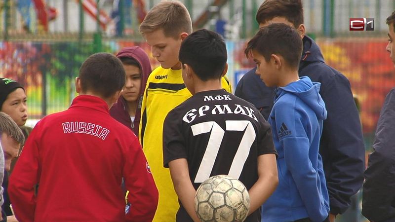 Жильцов новостроек в Сургуте объединяет дворовый футбол