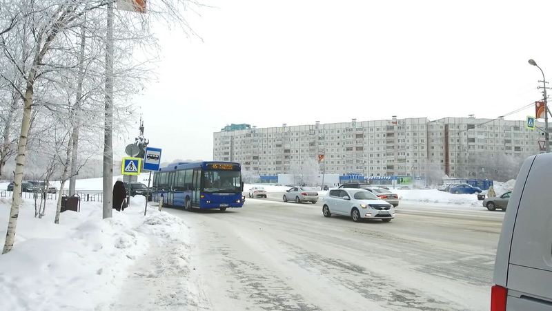 Проезд в некоторых автобусах Сургута подешевеет почти вдвое
