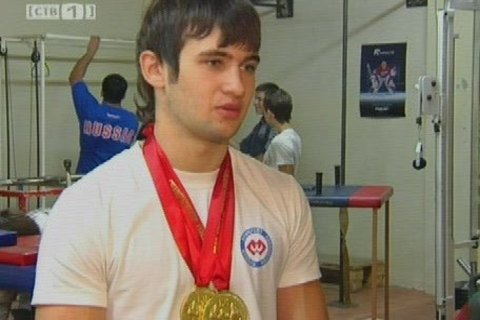 Сургутский армрестлер - абсолютный чемпион мира среди юношей