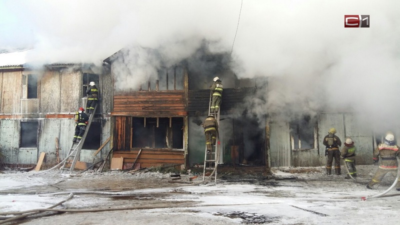 В поселке Белый Яр в двухэтажном жилом доме случился пожар