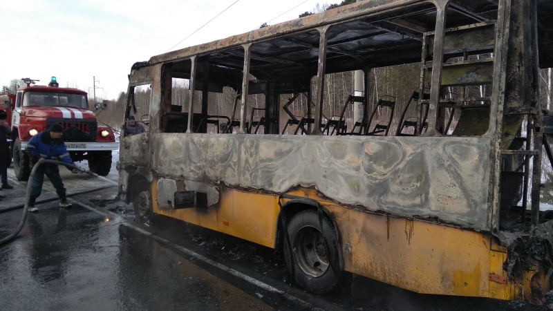 На трассе в Тюменской области загорелся автобус со школьниками