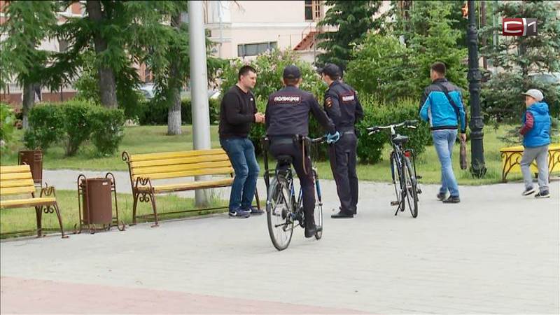 По паркам на велосипедах: полиция Тюмени усилила контроль самоизоляции