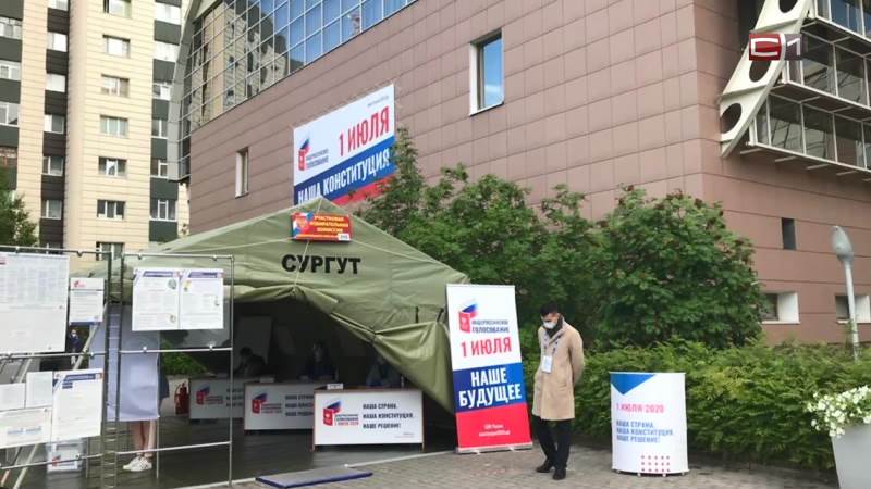 В Сургуте около здания «Федоровскнефть» голосование проходит в палатке