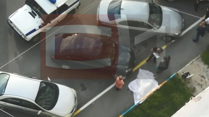 Следователи рассказали подробности падения женщины из окна в Сургуте