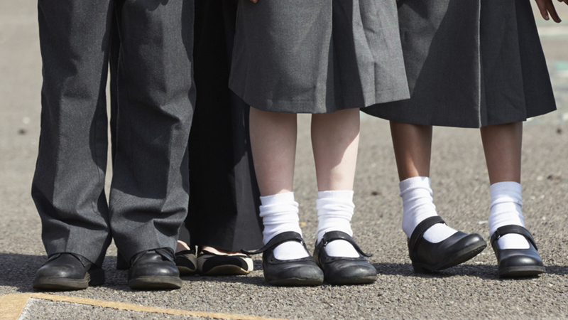 В России продается школьная обувь с токсичными веществами