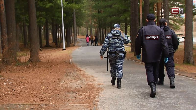 Югорских полицейских, не носивших маски, привлекли к ответственности
