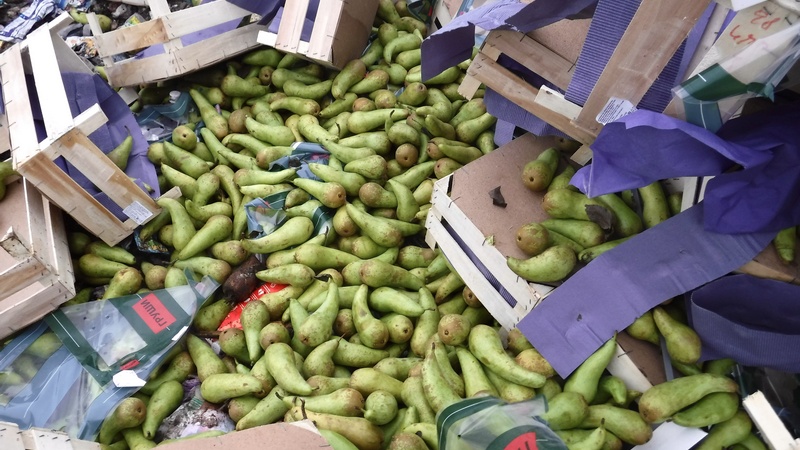В Тюменской области уничтожили почти 4 тонны санкционных груш