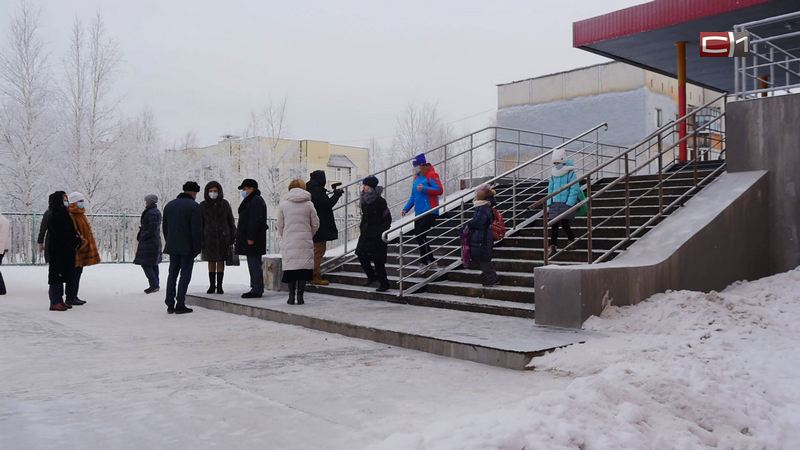 Власти Сургутского района расторгли договор с подрядчиком, ремонтировавшим школу