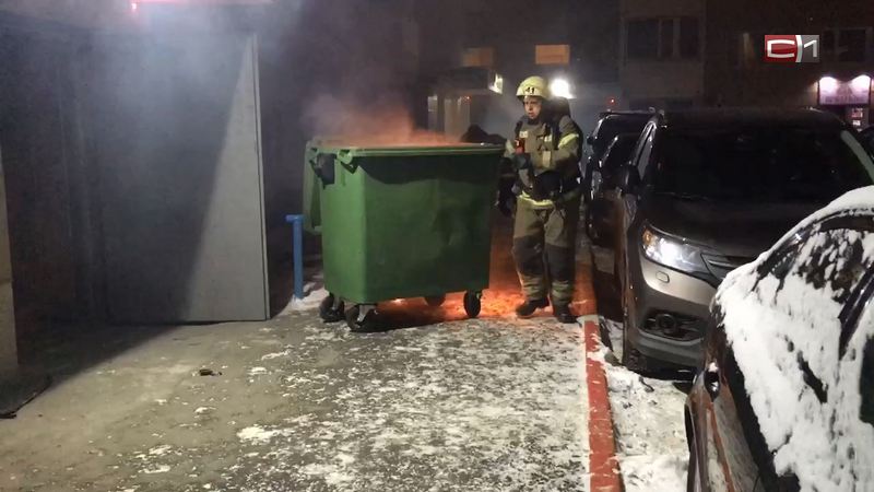 Пожар в мусоропроводе переполошил жильцов многоэтажки в Сургуте