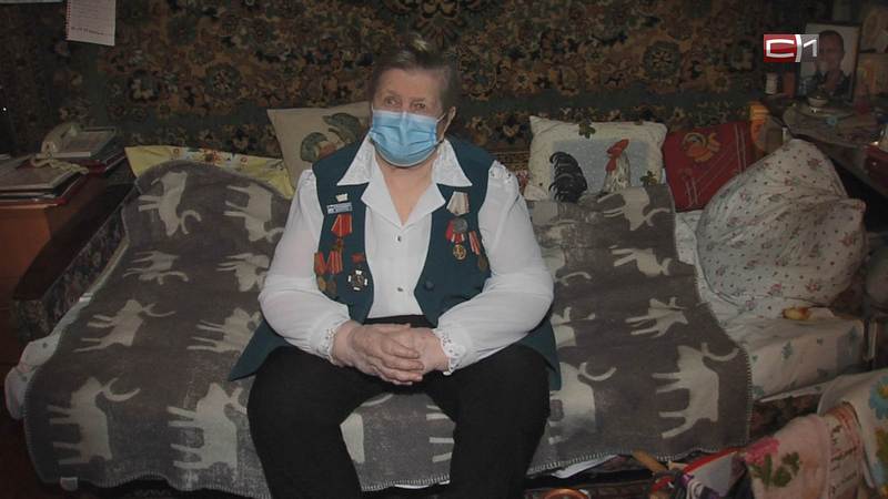 Активисты Сургута делают ремонт пенсионерке, живущей в невыносимых условиях