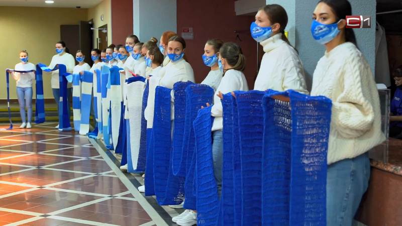 Югорчане связали самый длинный шарф в России