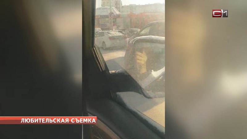 У сургутской мечети транспортный хаос. ВИДЕО