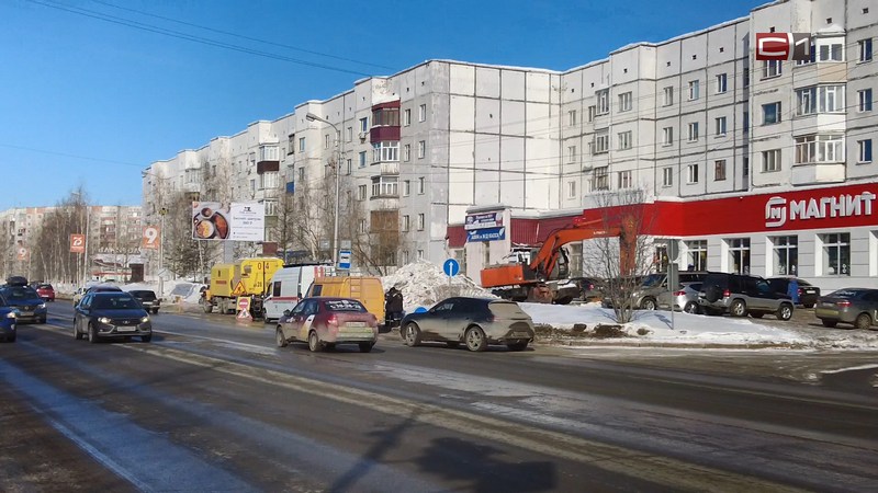 Место порыва на газопроводе в Сургуте обнаружено прямо под остановкой
