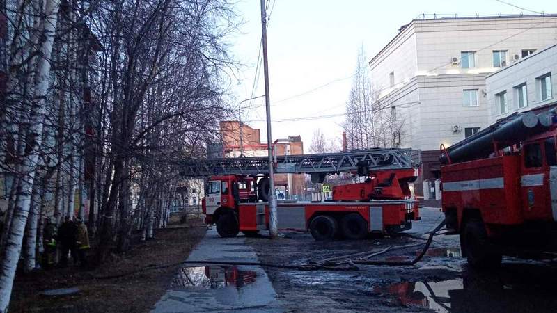 Из горящей пятиэтажки в Нижневартовске спасли 11 человек, в том числе 5 детей