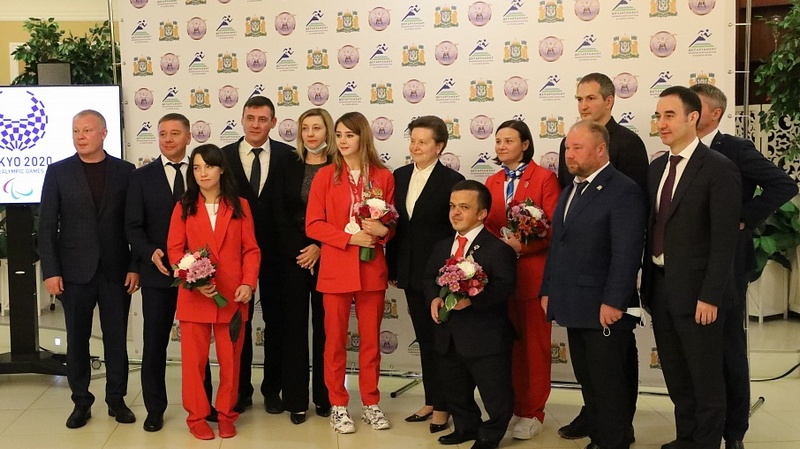 Наталья Комарова встретилась с югорскими паралимпийцами