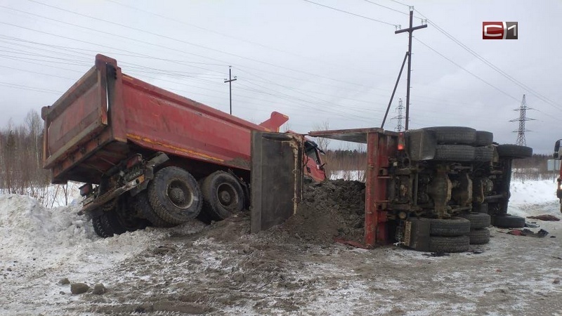 Два грузовика не поделили дорогу возле месторождения в Югре — травмирован человек