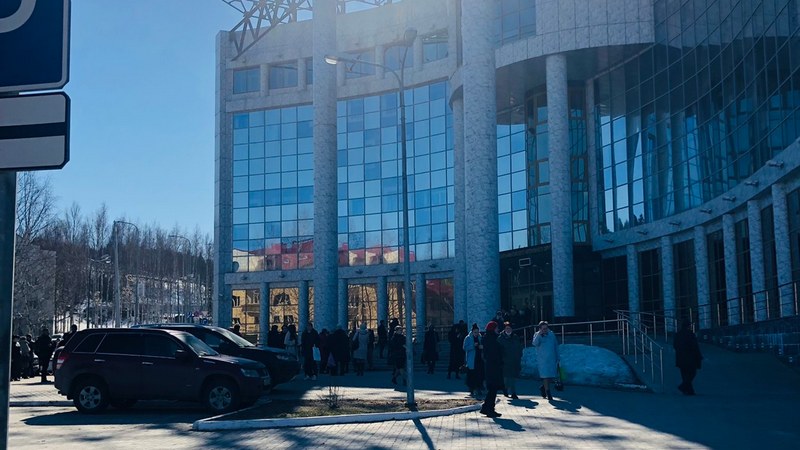 В Ханты-Мансийске эвакуировали людей из здания окружного суда