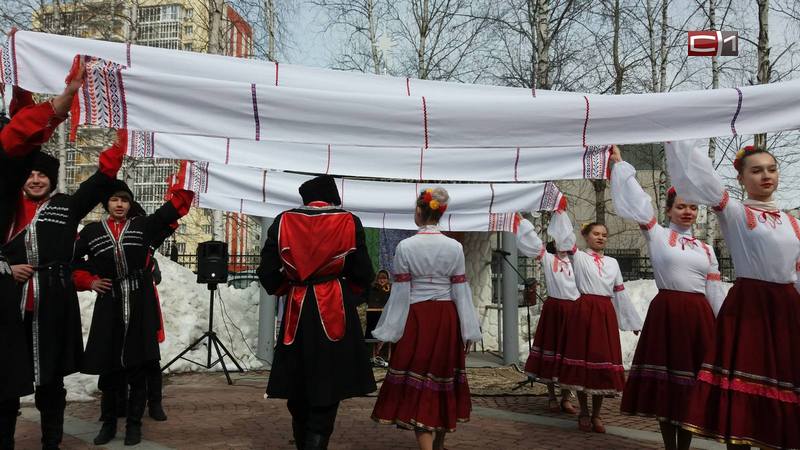 «Все пели, танцевали»: казачьи ансамбли подарили праздник сургутянам. ФОТО, ВИДЕО