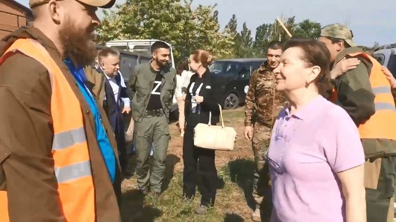 Лагерь Гумкорпуса Югры близ Мариуполя посетила Наталья Комарова. ВИДЕО