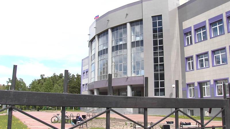 Одна из школ Сургута может не принять детей осенью: зданию требуется ремонт