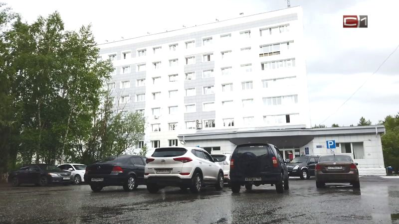 Лучше поздно, чем никогда. Две новых парковки получат больницы Сургута в ближайшие дни