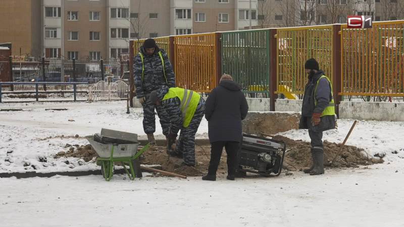 Вместо оврагов на улице Каролинского в Сургуте появились тротуары