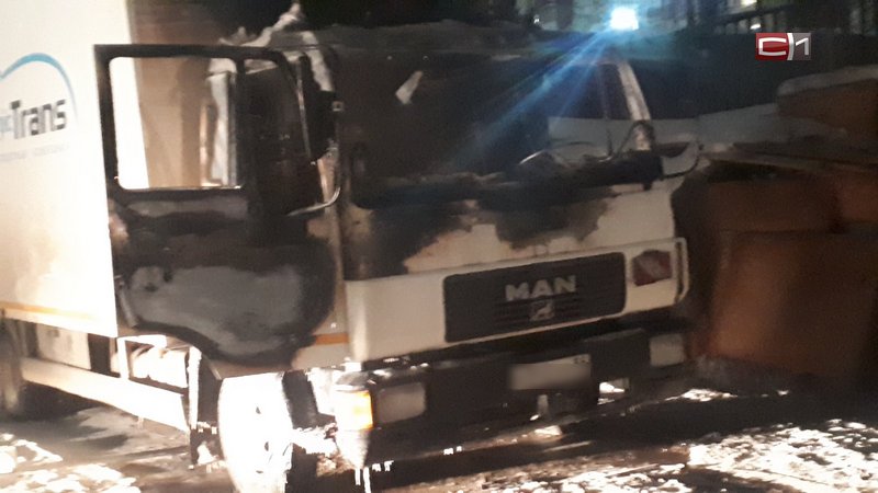 Пожар в Сургуте: один человек погиб во время возгорания грузового автомобиля