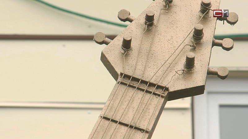 В Югре мужчина украл гитару у знакомого из-за его плохого музыкального мастерства