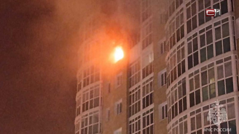 Два человека, в том числе ребенок, погибли во время пожара в многоэтажке Нефтеюганска