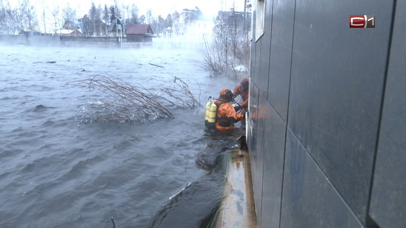 Водолазы возобновили поиски пропавшего на водохранилище Сургута рыбака