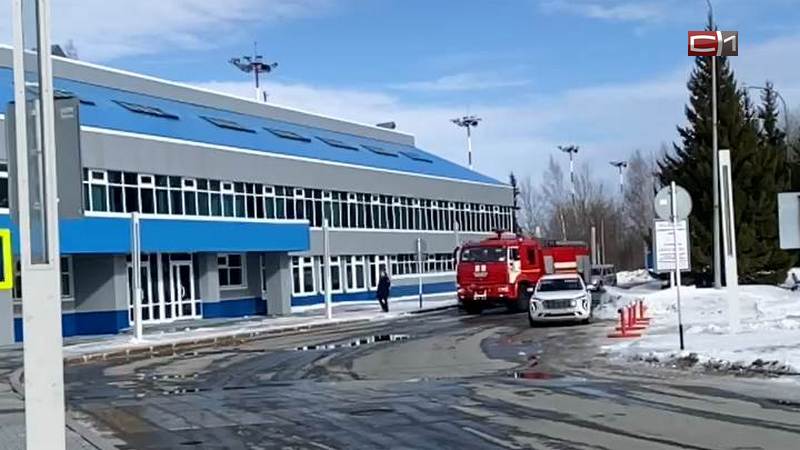 В Ханты-Мансийске эвакуируют аэропорт. ВИДЕО