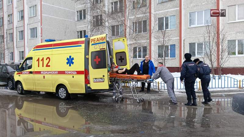 В Сургуте из окна 9 этажа выпала женщина и осталась жива. ФОТО