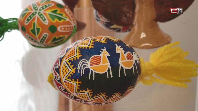 Секретами окрашивания яиц к Пасхе поделились мастера «Старого Сургута»